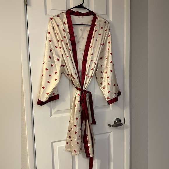 Other - Robe - Heart-Patterned Cream and Red - 4x never worn new without tags